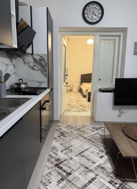Tirane, jepet me qera apartament 1+1 Kati 1, 60 m² 520 € (RRUGA E DIBRES)
