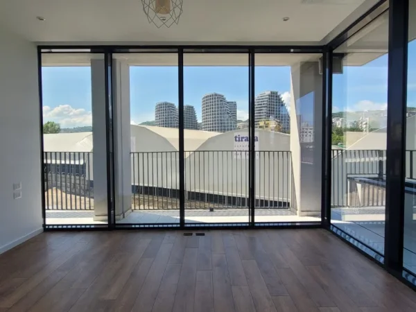 Tirane, jepet me qera zyre Kati 2, 131 m² 1.400 € (LAKE VIEW REZIDENCE)