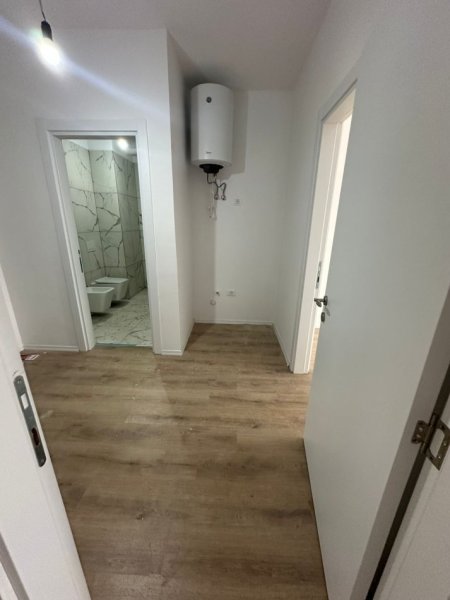 Tirane, jepet me qera apartament 1+1+Ballkon Kati 2, 60 m² 400 € (Univers City)