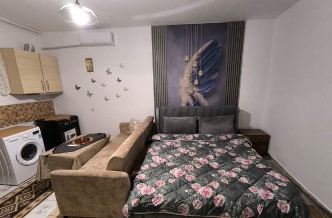 Tirane, jepet me qera garsonier 1 Katshe Kati 1, 20 m² 300 € (Në Kinostudio afër stacionit të autobusit.)