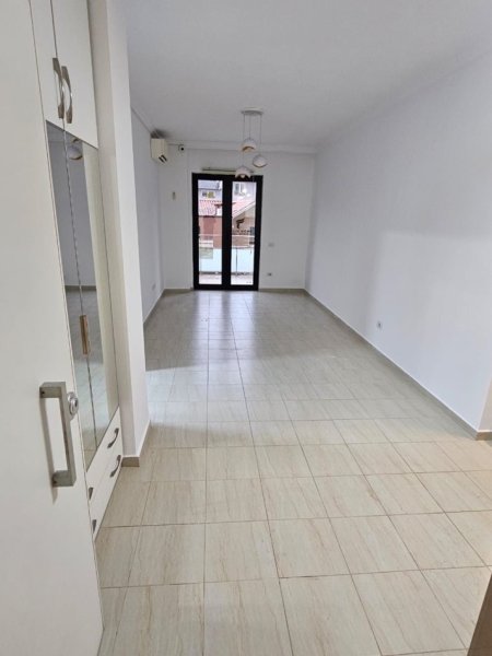 Tirane, jepet me qera zyre Kati 3, 80 m² 1.500 € (SHESHI SKENDERBEJ)