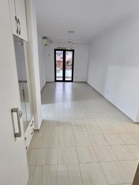 Tirane, jepet me qera zyre Kati 3, 80 m² 1.500 € (SHESHI SKENDERBEJ)