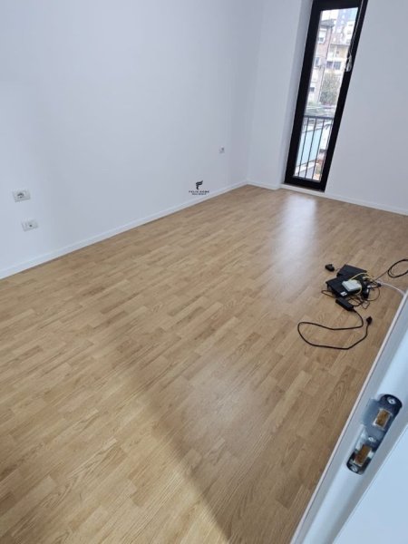 Tirane, jepet me qera zyre Kati 3, 80 m² 1.500 € (SHESHI SKENDERBEJ)