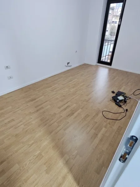 Tirane, jepet me qera zyre Kati 3, 80 m² 1.500 € (SHESHI SKENDERBEJ)