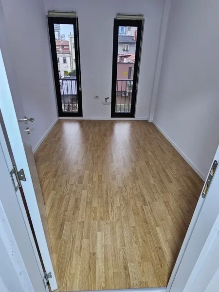 Tirane, jepet me qera zyre Kati 3, 80 m² 1.500 € (SHESHI SKENDERBEJ)