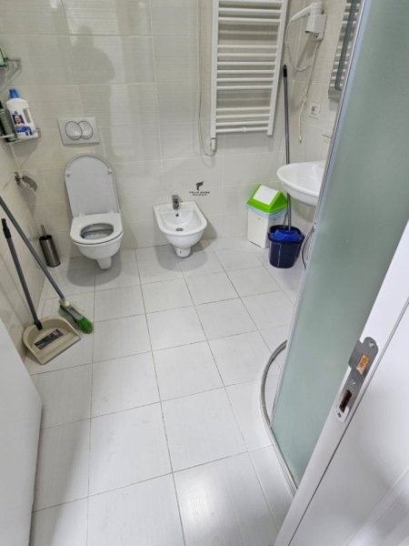 Tirane, jepet me qera zyre Kati 3, 80 m² 1.500 € (SHESHI SKENDERBEJ)