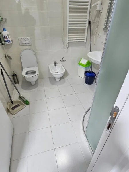 Tirane, jepet me qera zyre Kati 3, 80 m² 1.500 € (SHESHI SKENDERBEJ)