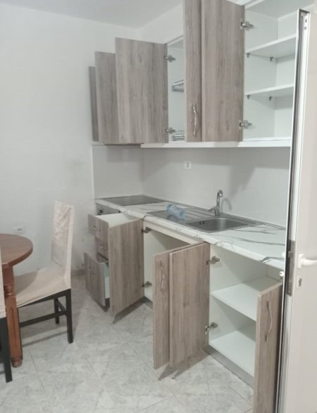 Tirane, jepet me qera apartament 2+1 Kati 1, 100 m² 450 € (Astir)