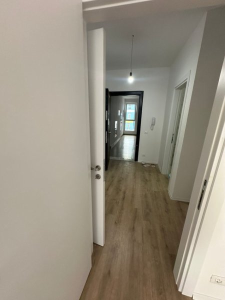 Tirane, jepet me qera apartament 1+1+Ballkon Kati 3, 350 € (Univers City)