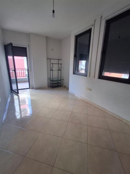 Tirane, shitet apartament 2+1 Kati 3, 104 m² 150.000 € (ASTIR)