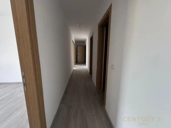 Tirane, shitet apartament 3+1 Kati 2, 112 m² 134.000 € (5 maj)