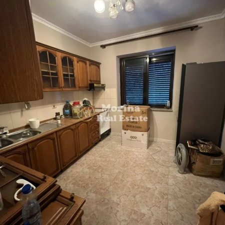 Tirane, jepet me qera apartament 2+1+Ballkon Kati 3, 70 m² 500 € (Farmacia 10)