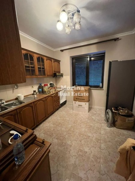 Tirane, jepet me qera apartament 2+1+Ballkon Kati 3, 70 m² 500 € (Farmacia 10)