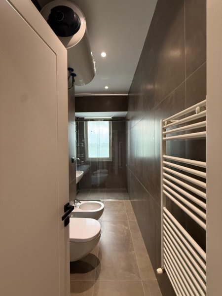 🏠APARTAMENT 2+1+2+POST PARKIMI ME QIRA 📍AMBASADOR 3, ARREDUAR ME ARKITEKT✨, 2.200€/MUAJ