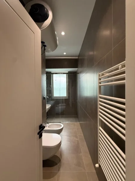 🏠APARTAMENT 2+1+2+POST PARKIMI ME QIRA 📍AMBASADOR 3, ARREDUAR ME ARKITEKT✨, 2.200€/MUAJ