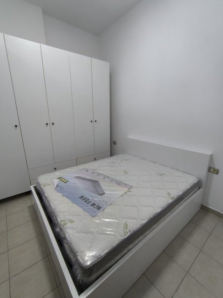 Tirane, jepet me qera apartament 1+1 Kati 0, 50 m² 400 € (Rruga 5 maj . prapa concord center , te big market)