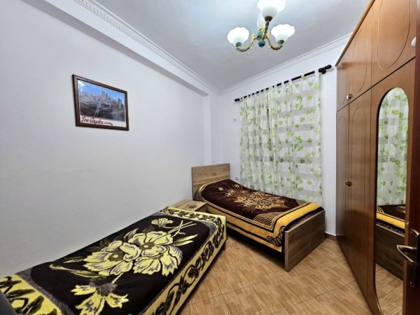 Tirane, jepet me qera apartament 2+1+Ballkon Kati 5, 72 m² 450 € (Fresk)