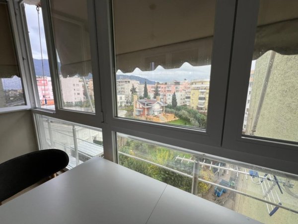 Tirane, jepet me qera apartament 1+1 Kati 8, 61 m² 500 € 