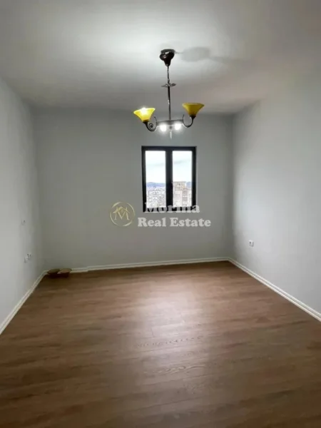 Tirane, shitet apartament 2+1+Ballkon Kati 5, 99 m² 140.000 € (Rruga Shefqet Kuka)