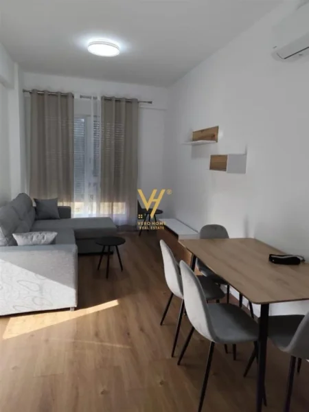 Tirane, jepet me qera apartament 1+1+Ballkon Kati 2, 70 m² 430 € (FRESK)