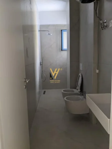 Tirane, jepet me qera apartament 1+1+Ballkon Kati 2, 70 m² 430 € (FRESK)