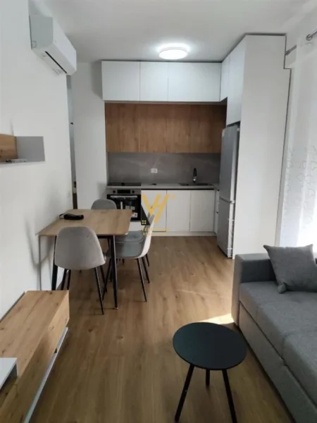 Tirane, jepet me qera apartament 1+1+Ballkon Kati 2, 70 m² 430 € (FRESK)
