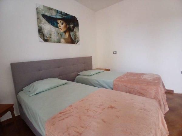 Tirane, jepet me qera apartament 2+1+Ballkon Kati 6, 90 m² 600 € (Rr.e durresit Perballe ambasades polake)