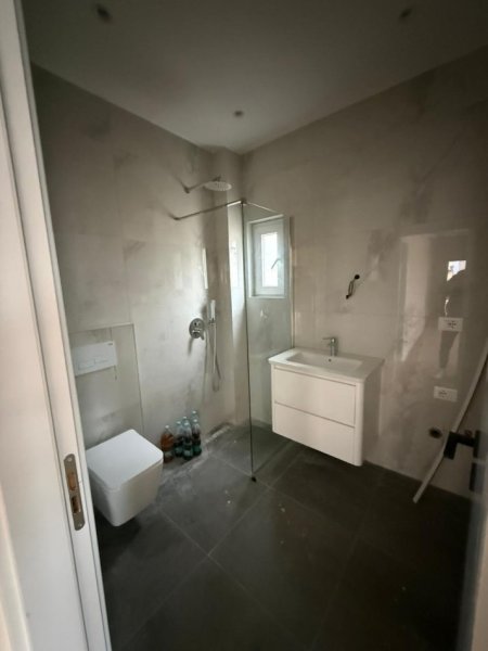 Tirane, shitet apartament 1+1+Aneks+Ballkon , 76 m² 124.700 € 