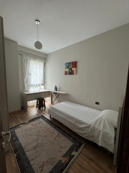 Tirane, jepet me qera apartament 2+1+Ballkon Kati 2, 90 m² 800 € (Myslym shyri)