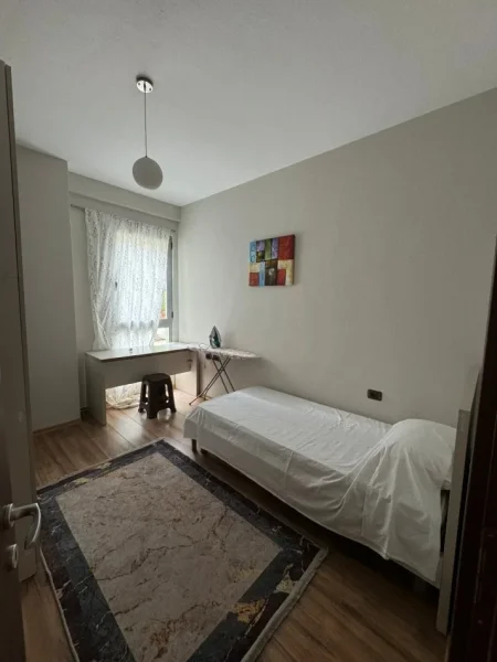 Tirane, jepet me qera apartament 2+1+Ballkon Kati 2, 90 m² 800 € (Myslym shyri)