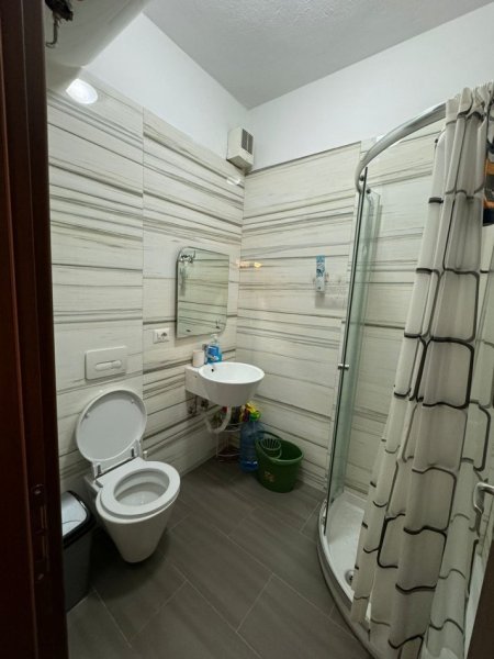 Tirane, jepet me qera apartament 2+1+Ballkon Kati 2, 90 m² 800 € (Myslym shyri)