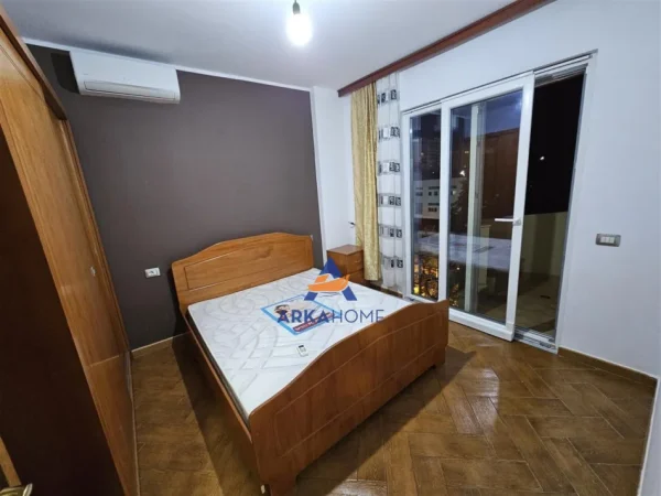 Tirane, jepet me qera apartament 3+1+Ballkon Kati 3, 126 m² 830 € 