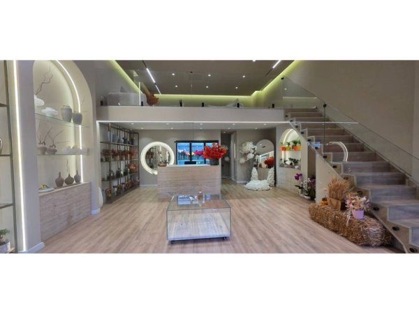 Tirane, shitet ambjent biznesi Kati 0, 136 m² (delioxh)