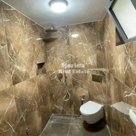 Tirane, shitet apartament duplex 1+1 Kati 1, 45 m² 85.000 € (Rruga Shefqet Kuka)