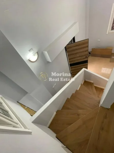 Tirane, shitet apartament duplex 1+1 Kati 1, 45 m² 85.000 € (Rruga Shefqet Kuka)