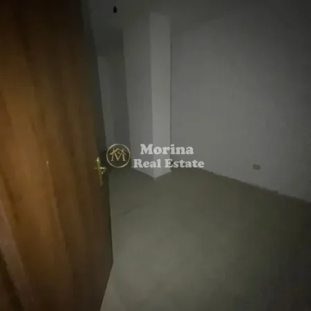 Tirane, shitet apartament 2+1 Kati 3, 270 m² 162.000 € (Astir)