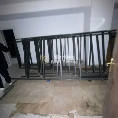 Tirane, shitet apartament 2+1 Kati 3, 270 m² 162.000 € (Astir)