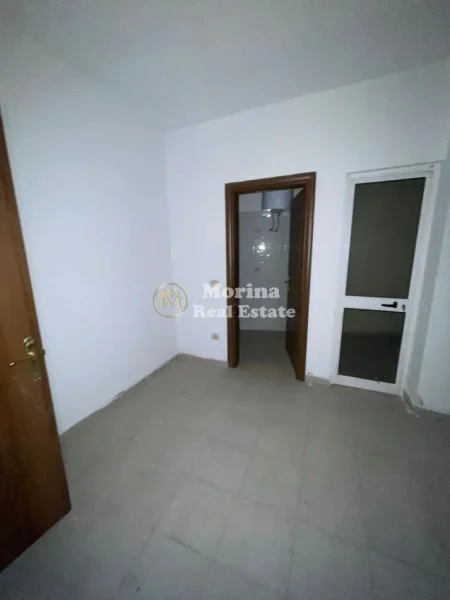 Tirane, shitet apartament 2+1 Kati 3, 270 m² 162.000 € (Astir)