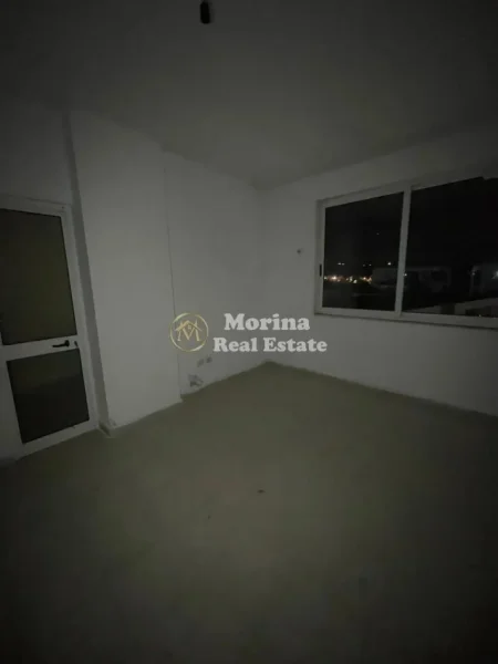 Tirane, shitet apartament 2+1 Kati 3, 270 m² 162.000 € (Astir)