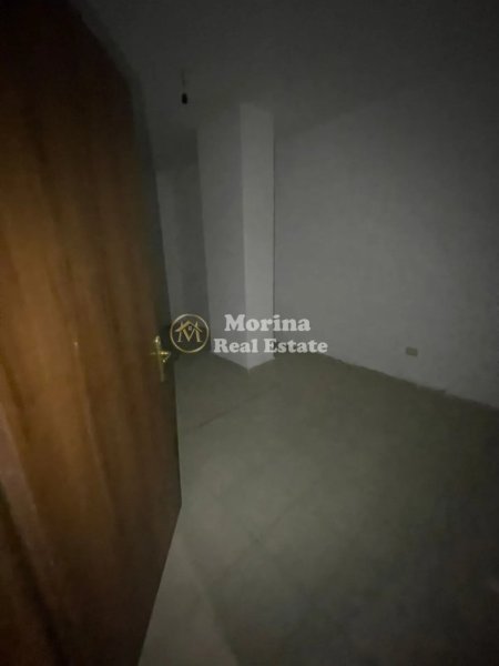 Tirane, shitet apartament 2+1 Kati 3, 270 m² 162.000 € (Astir)