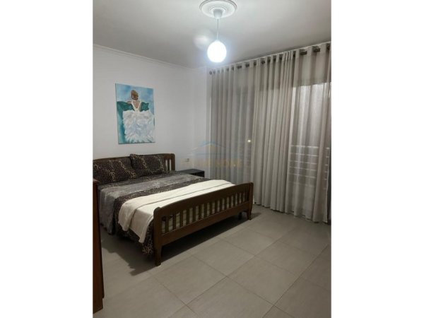 Tirane, jepet me qera apartament 2+1 Kati 2, 88 m² 600 € 