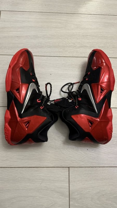 Tirane, shes Shiten atlete origjinale Nike Lebron James limited edition nr42-43 posta falas 50 €