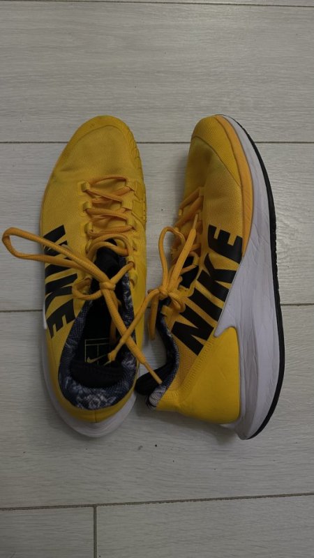 Tirane, shes Shiten atlete origjinale Nike Lebron James limited edition nr42-43 posta falas 50 €