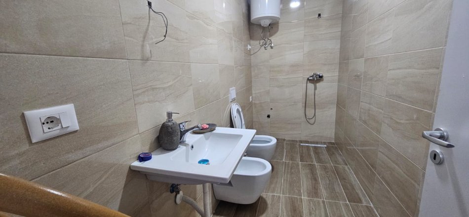 Tirane, jepet me qera apartament 1+1 Kati 3, 60 m² 550 € (Rruga Don Bosko)