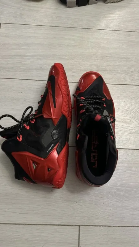 Tirane, shes Shiten atlete origjinale Nike Lebron James limited edition nr42-43 posta falas 50 €