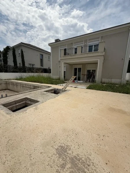 Tirane, shitet Vile 2 Katshe , 560 m²