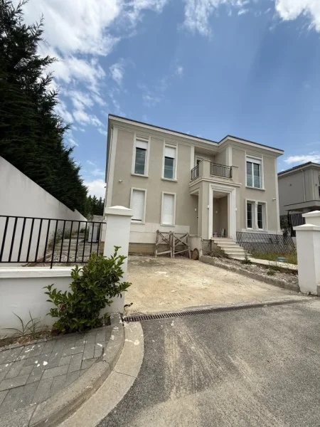 Tirane, shitet Vile 2 Katshe , 560 m²