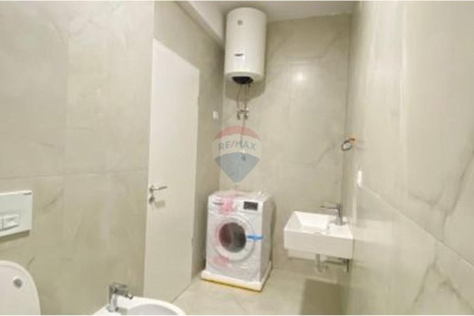 Tirane, shitet apartament 1+1 Kati 3, 54 m² 89.000 € (Rruga Bamir Topi)