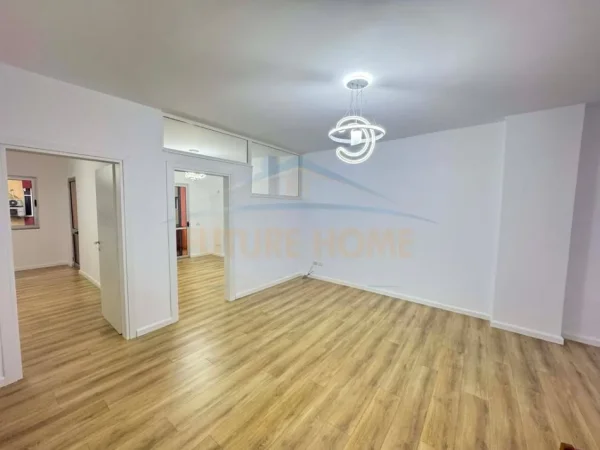 Tirane, shitet apartament 2+1+Ballkon Kati 2, 76 m² 120.000 € (Unaza e Re)