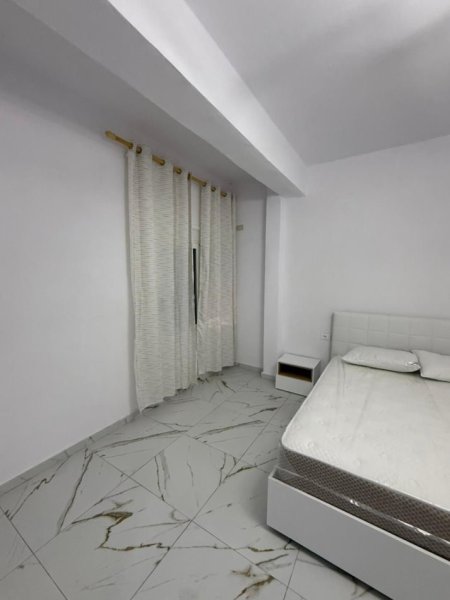 Jepet me qera apartament 1+1 Kati 1, 70 m² 300 € (Rruga Hasan Kushta. Albano Romina Vlorë)